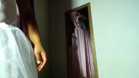 mielsquirt online show from October 31, 10:30 am