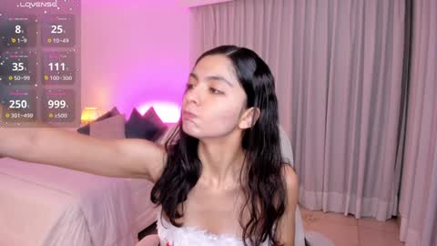 Snapshot of miiaa_evans chatting on December 30, 3:25 am Mia online show from December 30, 3:25 am