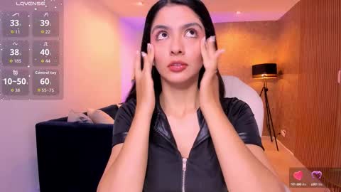 Snapshot of miiaa_evans chatting on October 6, 11:05 am Mia online show from October 6, 11:05 am