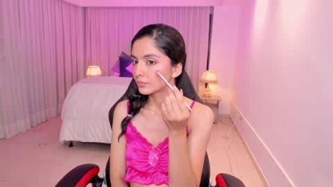 Snapshot of miiaa_evans chatting on February 5, 3:45 am Mia online show from February 5, 3:45 am