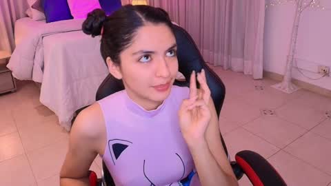 Snapshot of miiaa_evans chatting on February 21, 3:56 am Mia online show from February 21, 3:56 am