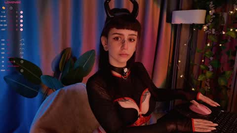 mika_moon_ online show from January 26, 10:35 pm