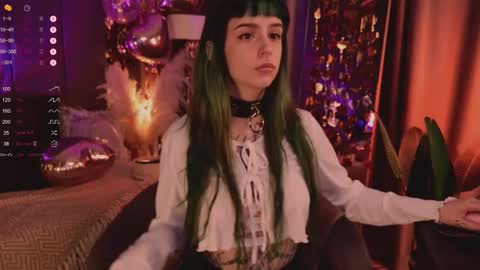 mika_moon_ online show from February 13, 4:43 am