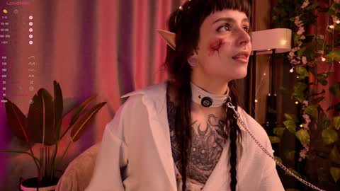 mika_moon_ online show from January 17, 6:47 am