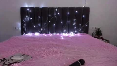 Snapshot of mika_ray chatting on December 24, 10:17 pm Mika online show from December 24, 10:17 pm