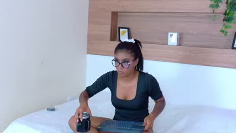 mikaellafoxx online show from July 8, 7:32 am