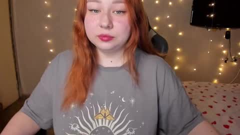 Snapshot of mila_foxxxy chatting on February 25, 11:32 am Mila shy sensual person online show from February 25, 11:32 am
