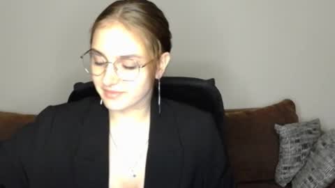 mila_keyy online show from October 29, 10:23 pm