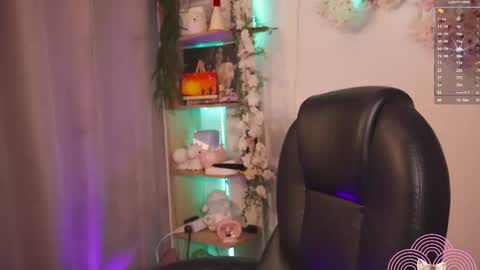 M I L A  online show from November 24, 6:43 pm