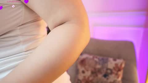 milacrave online show from March 18, 2:33 pm