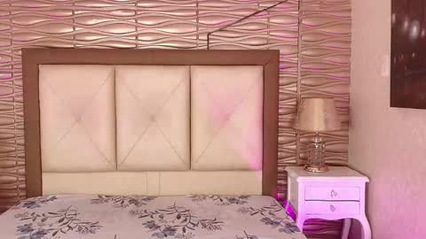 miladiosa online show from May 20, 11:51 am