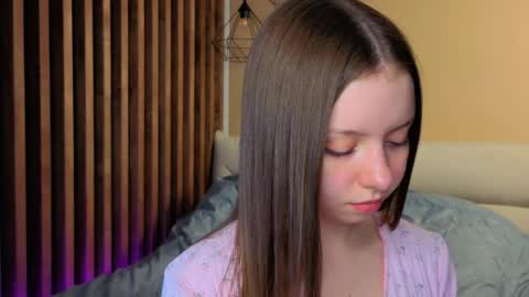 Mila online show from May 16, 1:10 pm
