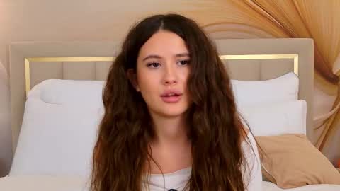 milaleoneli online show from October 1, 10:15 pm