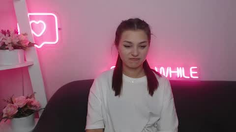 milanaangelas online show from January 28, 5:43 am