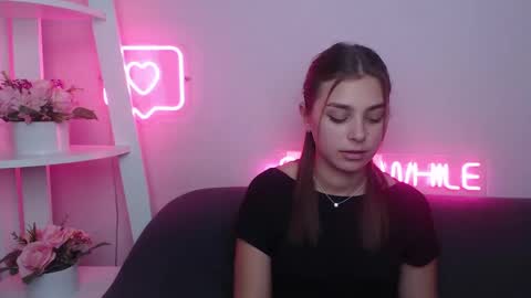 milanaangelas online show from February 1, 3:50 pm