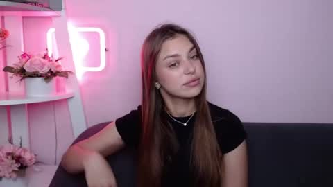 milanaangelas online show from June 25, 4:56 am