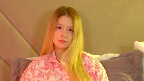 MilanaBalmain online show from April 28, 4:38 am