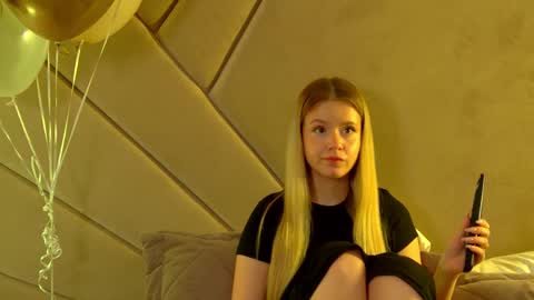 MilanaBalmain online show from May 17, 2:27 pm