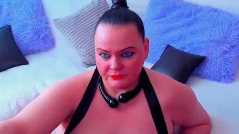 Snapshot of milanabiegert chatting on March 5, 9:05 am Lana online show from March 5, 9:05 am