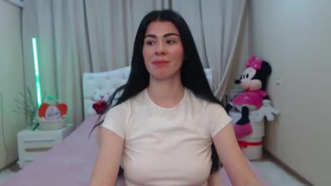 milasecretsss online show from March 26, 9:05 pm