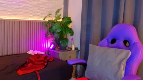 milena_lawson online show from December 5, 11:22 am