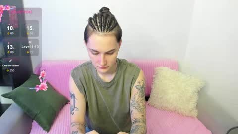 milenakeeks online show from April 15, 1:50 am