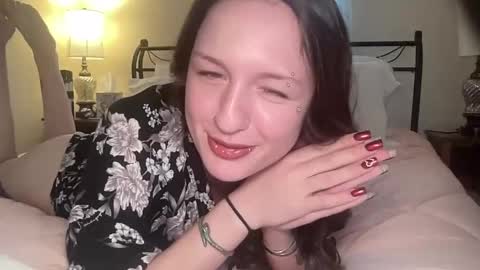 Snapshot of miley_monroee chatting on February 16, 11:16 pm miley_monroee online show from February 16, 11:16 pm
