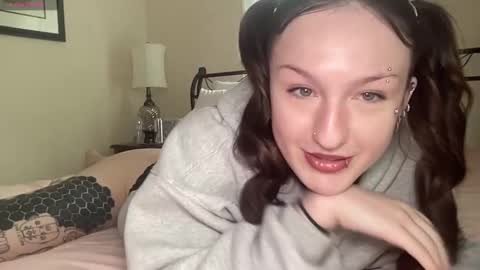 Snapshot of miley_monroee chatting on March 12, 11:12 pm miley_monroee online show from March 12, 11:12 pm