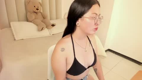 miley_wild online show from May 11, 7:33 pm