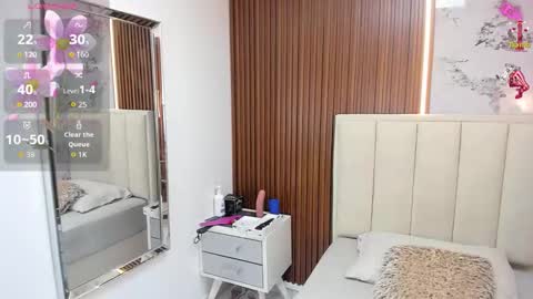 MILEY online show from February 28, 7:35 pm