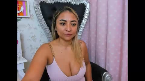 Snapshot of milf_bigass_ chatting on October 13, 11:24 am Antonella online show from October 13, 11:24 am