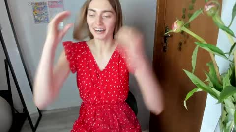 millie_lacroix online show from May 25, 4:39 pm