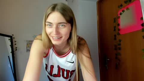 millie_lacroix online show from May 9, 12:18 pm