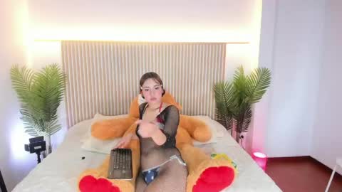 miluu online show from May 29, 2:15 pm