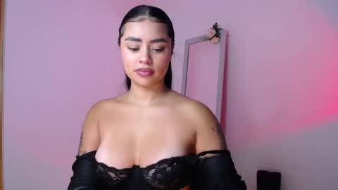 Snapshot of mily_ortiz chatting on October 21, 4:11 pm Mily Ortiz online show from October 21, 4:11 pm