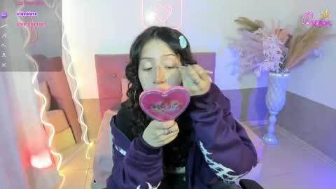 mily_tay online show from April 15, 12:06 pm