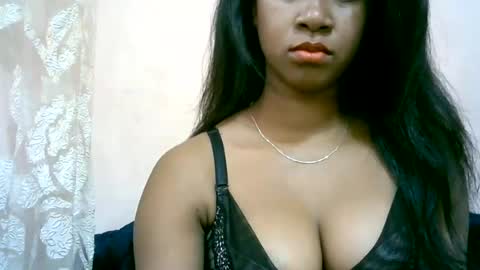 mimie32 online show from June 27, 6:03 am