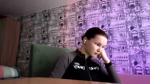 Mia online show from January 18, 7:04 am