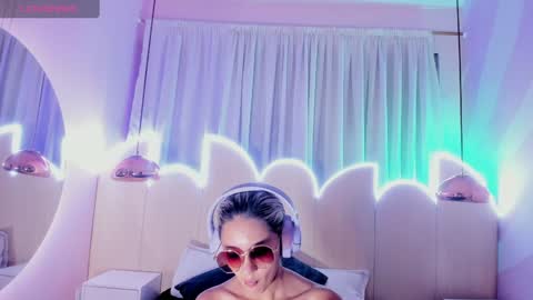 Snapshot of min_minjil chatting on February 3, 12:03 pm Minji online show from February 3, 12:03 pm