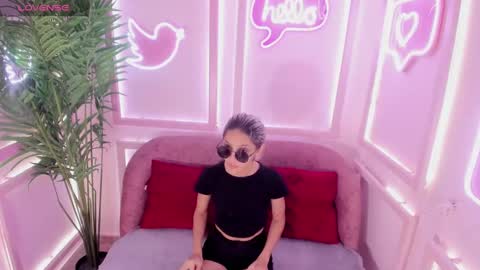 Snapshot of min_minjil chatting on February 23, 11:47 am Minji online show from February 23, 11:47 am