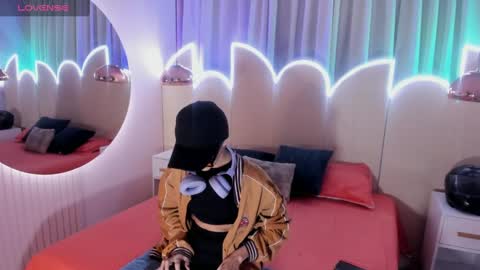 Snapshot of min_minjil chatting on February 11, 11:53 am Minji online show from February 11, 11:53 am