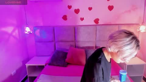 Snapshot of min_minjil chatting on February 25, 11:54 am Minji online show from February 25, 11:54 am