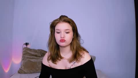 hi Im Mina  online show from January 8, 1:42 am