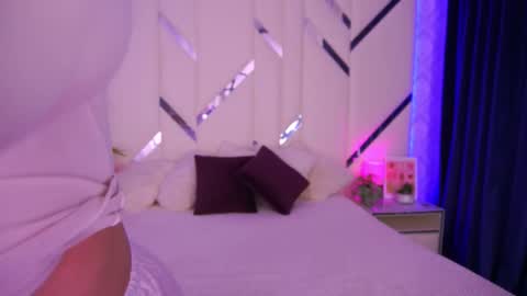 Snapshot of minifox_ chatting on October 15, 7:44 am minifox_ online show from October 15, 7:44 am