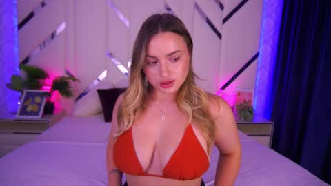 Snapshot of minifox_ chatting on October 2, 6:51 am minifox_ online show from October 2, 6:51 am