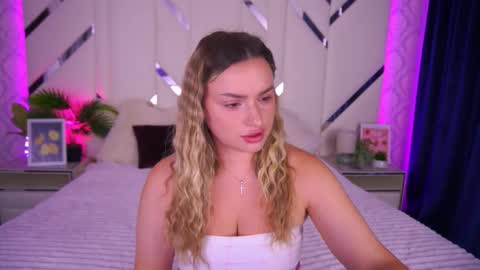 Snapshot of minifox_ chatting on September 22, 6:34 am minifox_ online show from September 22, 6:34 am