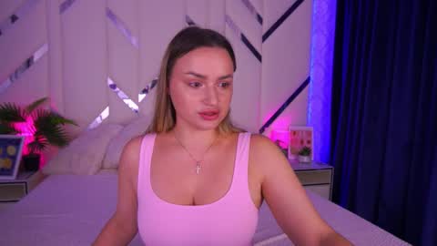 Snapshot of minifox_ chatting on October 14, 7:22 am minifox_ online show from October 14, 7:22 am