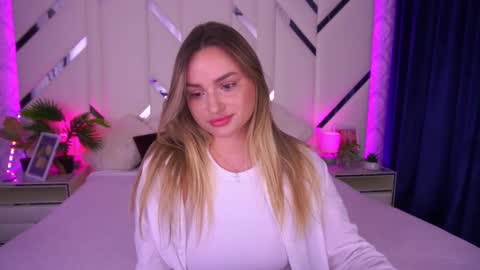 Snapshot of minifox_ chatting on September 24, 6:56 am minifox_ online show from September 24, 6:56 am