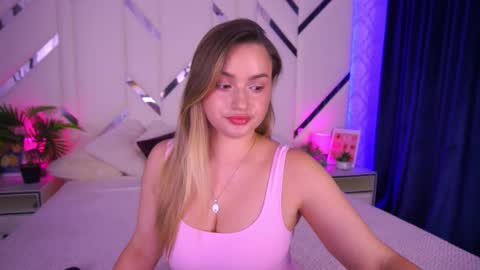 Snapshot of minifox_ chatting on October 25, 8:55 am minifox_ online show from October 25, 8:55 am