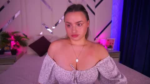 Snapshot of minifox_ chatting on October 28, 8:09 am minifox_ online show from October 28, 8:09 am